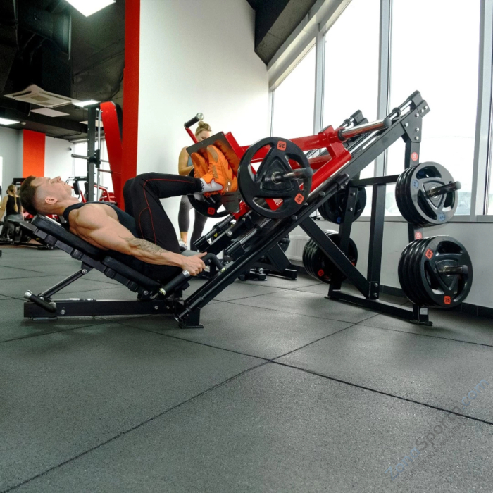 Жим ногами под углом 45 градусов на свободных весах Protrain PP191 (черно-красный)